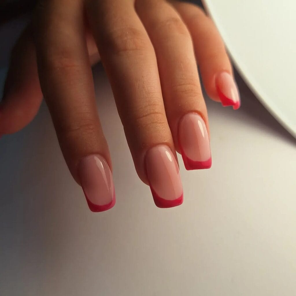 French manicure w czerwieni – nowoczesna klasyka