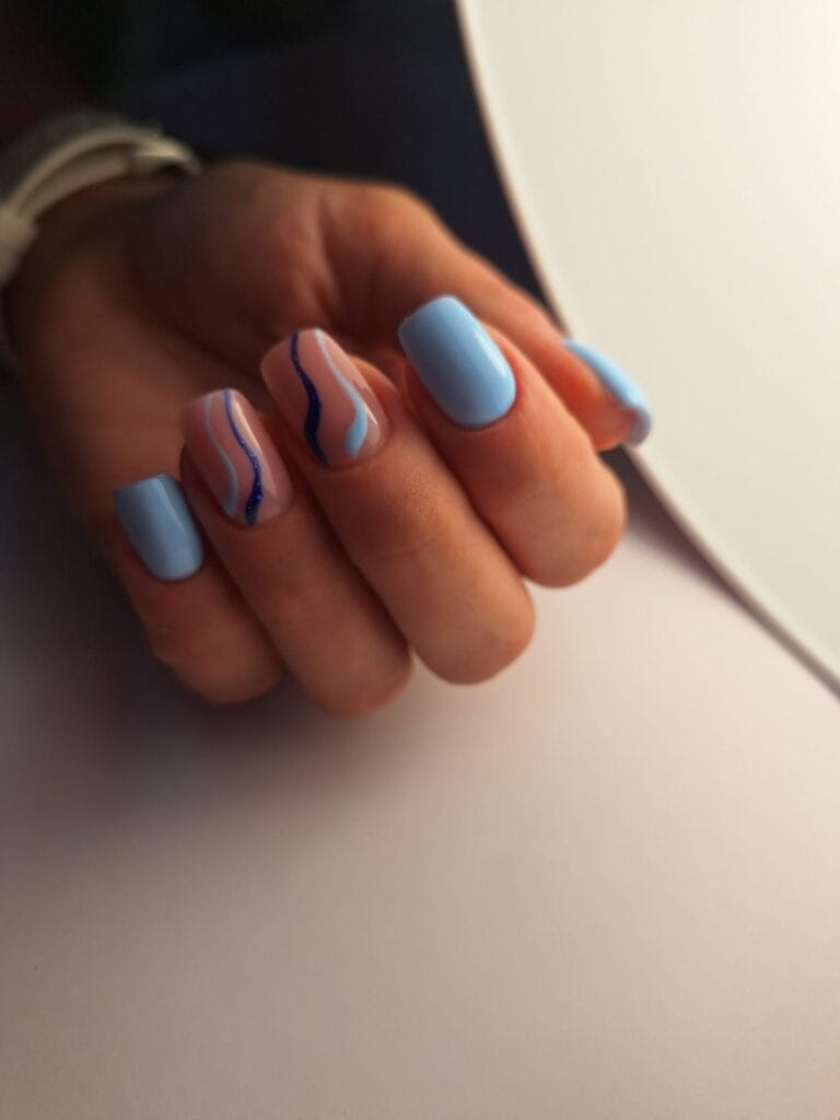 Fale, błękit i vibe wakacji